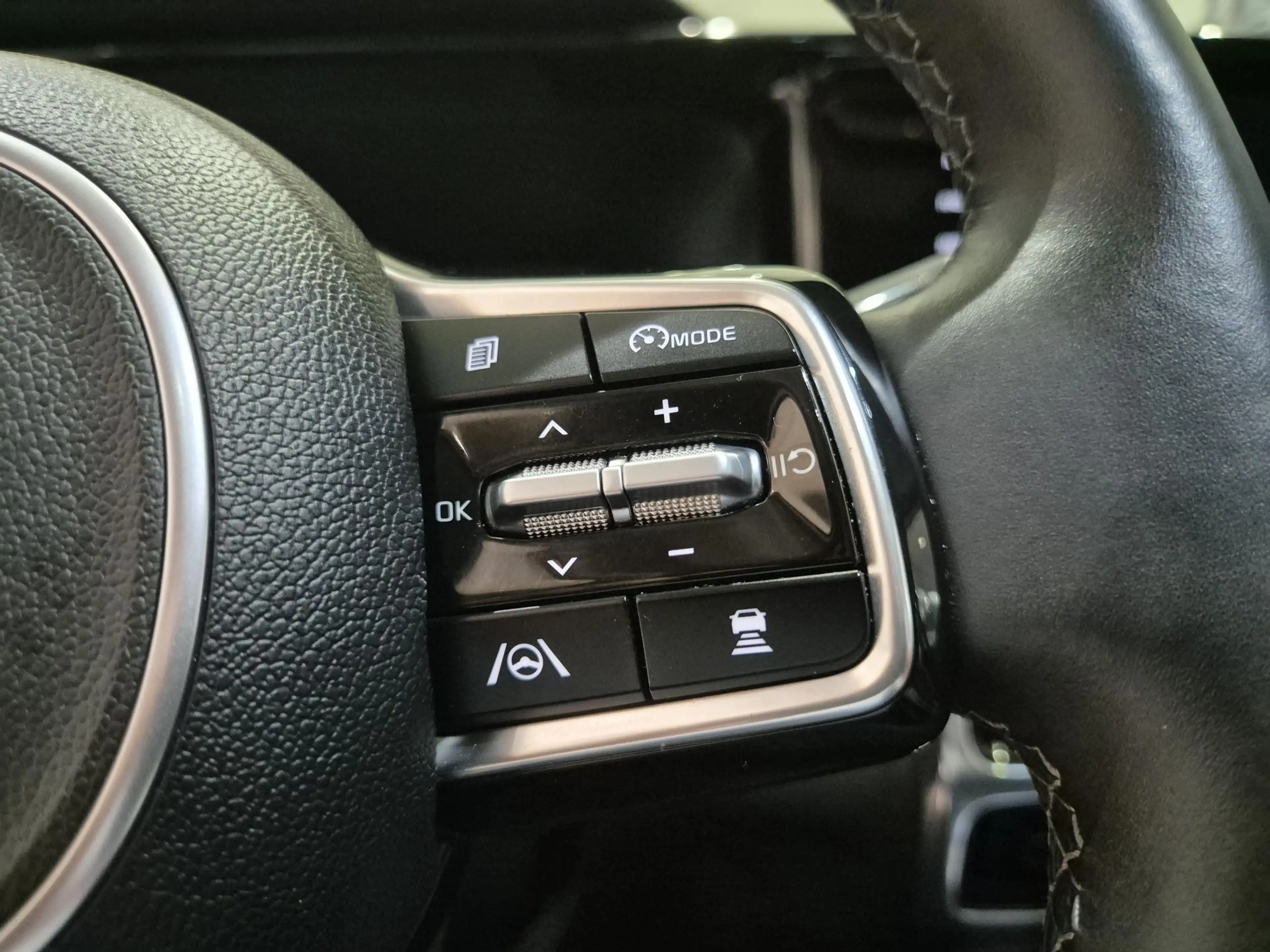Kia Sorento 1.6 T-GDI Plug-in Hybrid 4WD Edition 7p. | Trekhaa — photo 21