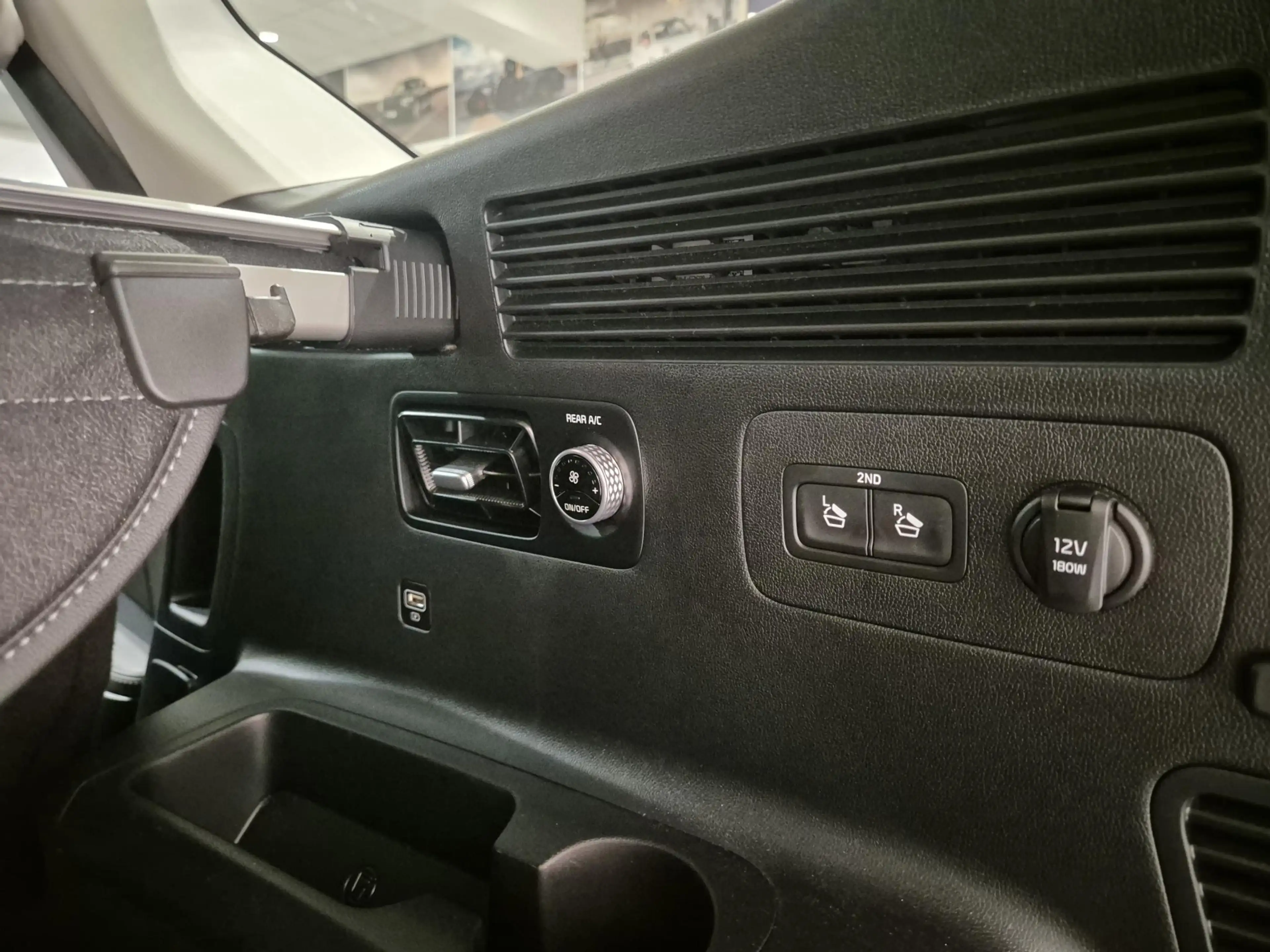 Kia Sorento 1.6 T-GDI Plug-in Hybrid 4WD Edition 7p. | Trekhaa — photo 25