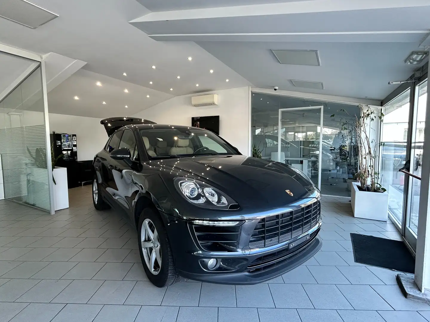 Porsche Macan MACAN 2.0 TFSI PDC VETRI PRIVACY PELLE/ALC Šedá - 1