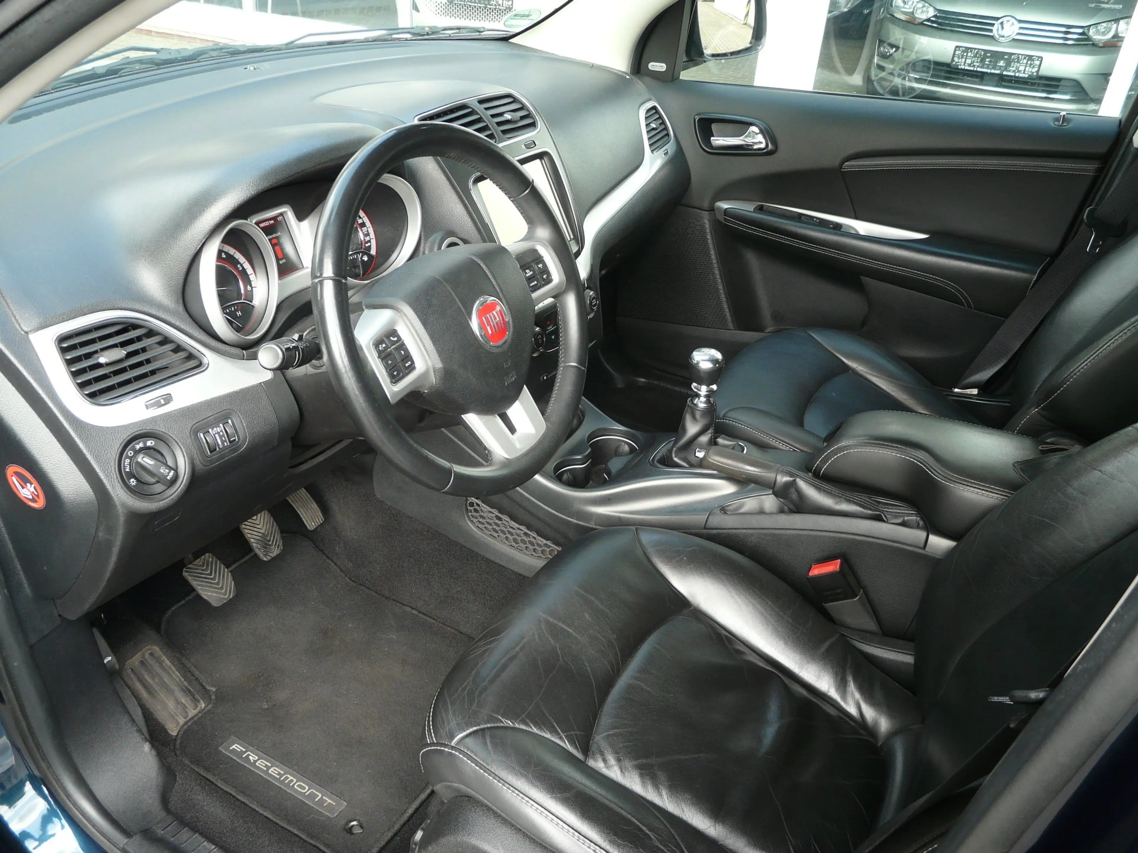 Fiat Freemont Lounge DVD SHZ WR AHK Standhzg — photo 8