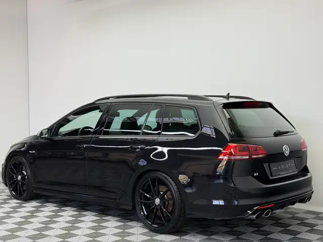 Volkswagen Golf view 3