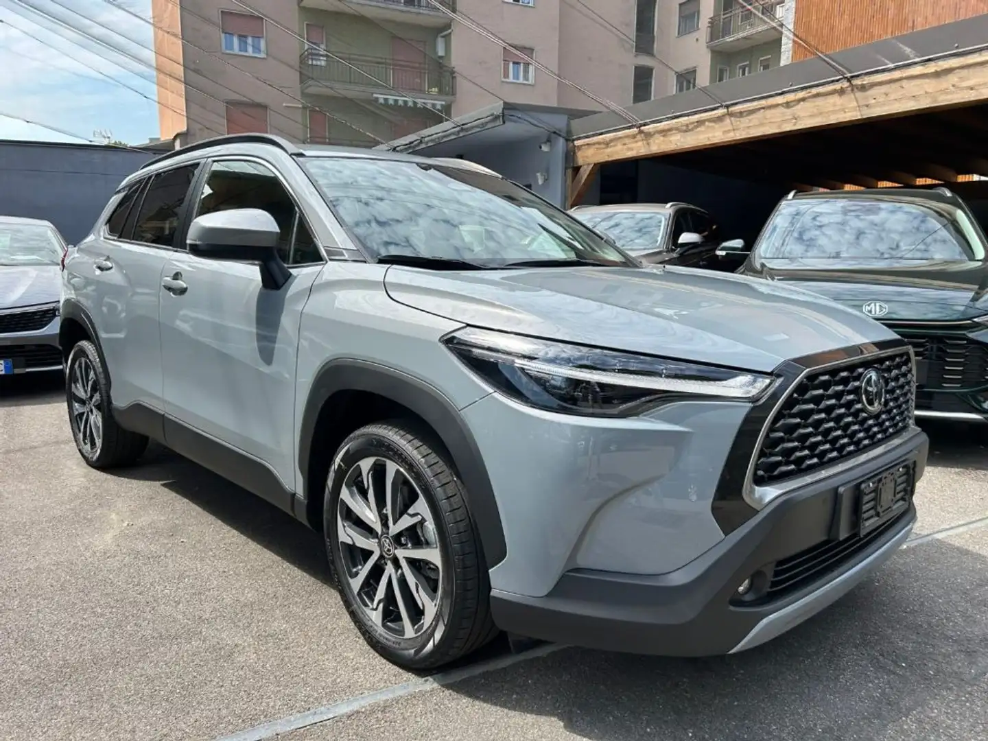 Toyota Corolla Cross 1.8 Hybrid 140 CV E-CVT Trend Grigio - 2