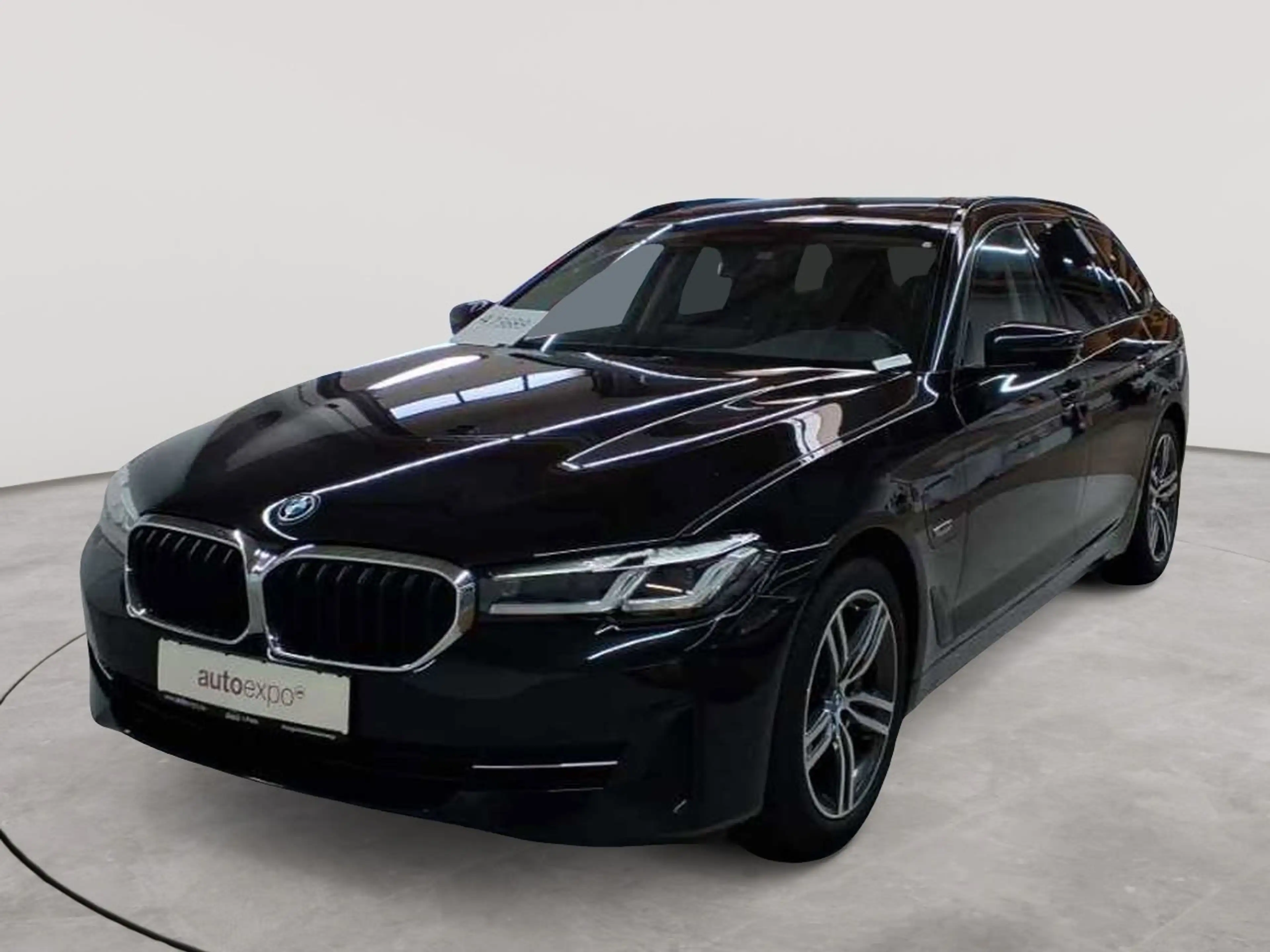 BMW 530 530e Touring Aut. Navi Pano AHK Leder — photo 2