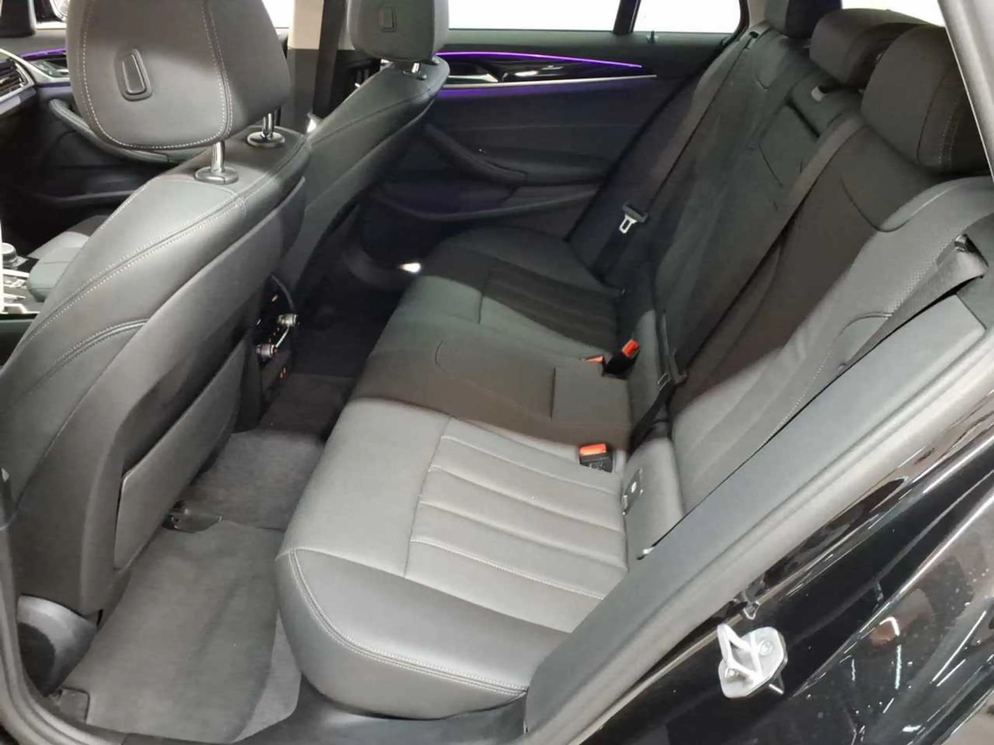 BMW 530 530e Touring Aut. Navi Pano AHK Leder — photo 13