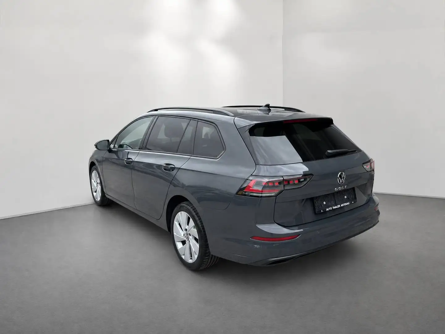 Volkswagen Golf Variant 2,0 TDI Life Grau - 2