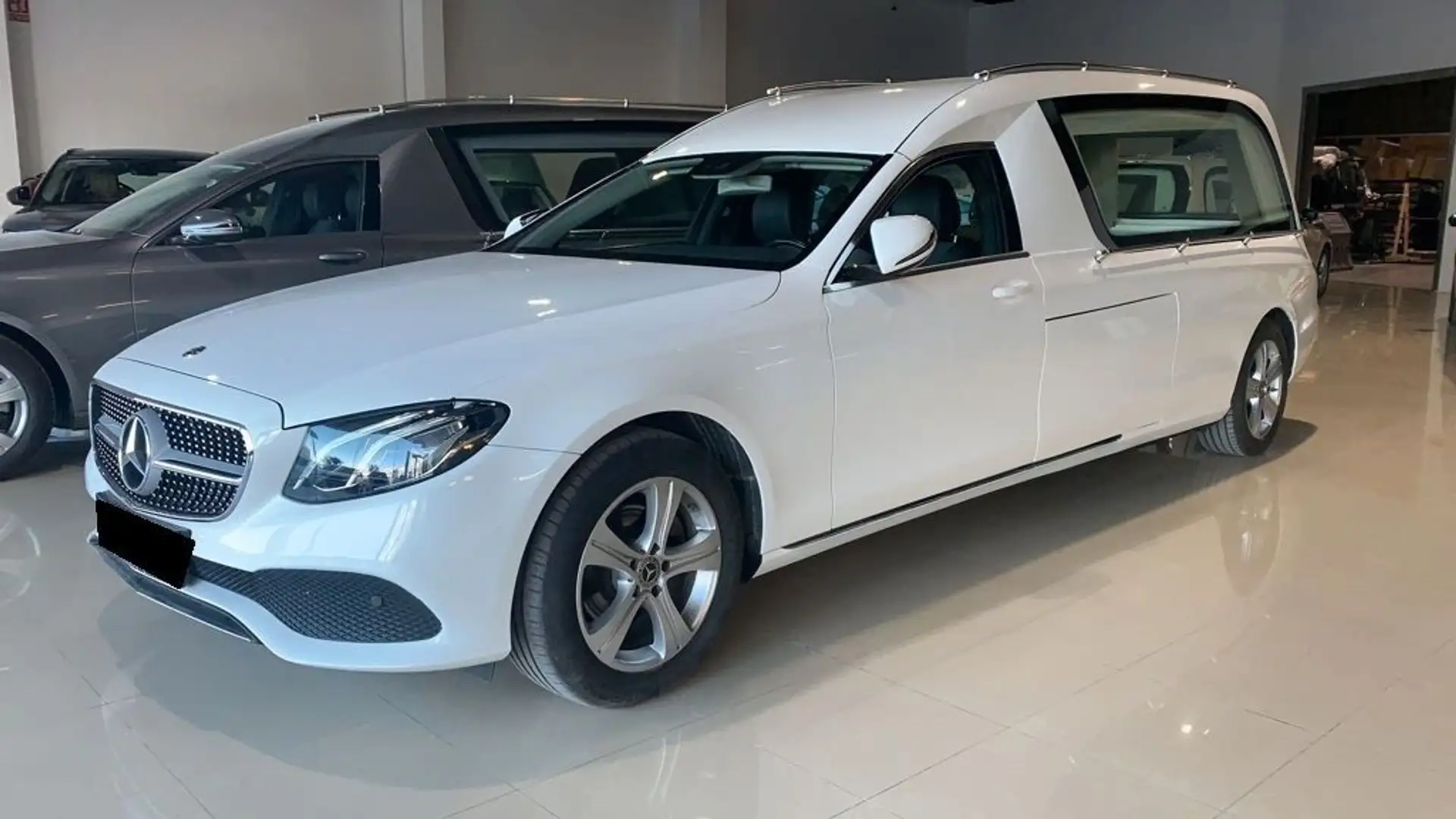 Mercedes-Benz E 220 4-MATIC/BESTATTUNGSWAGEN/LEICHENWAGEN/EU6 Silber - 1