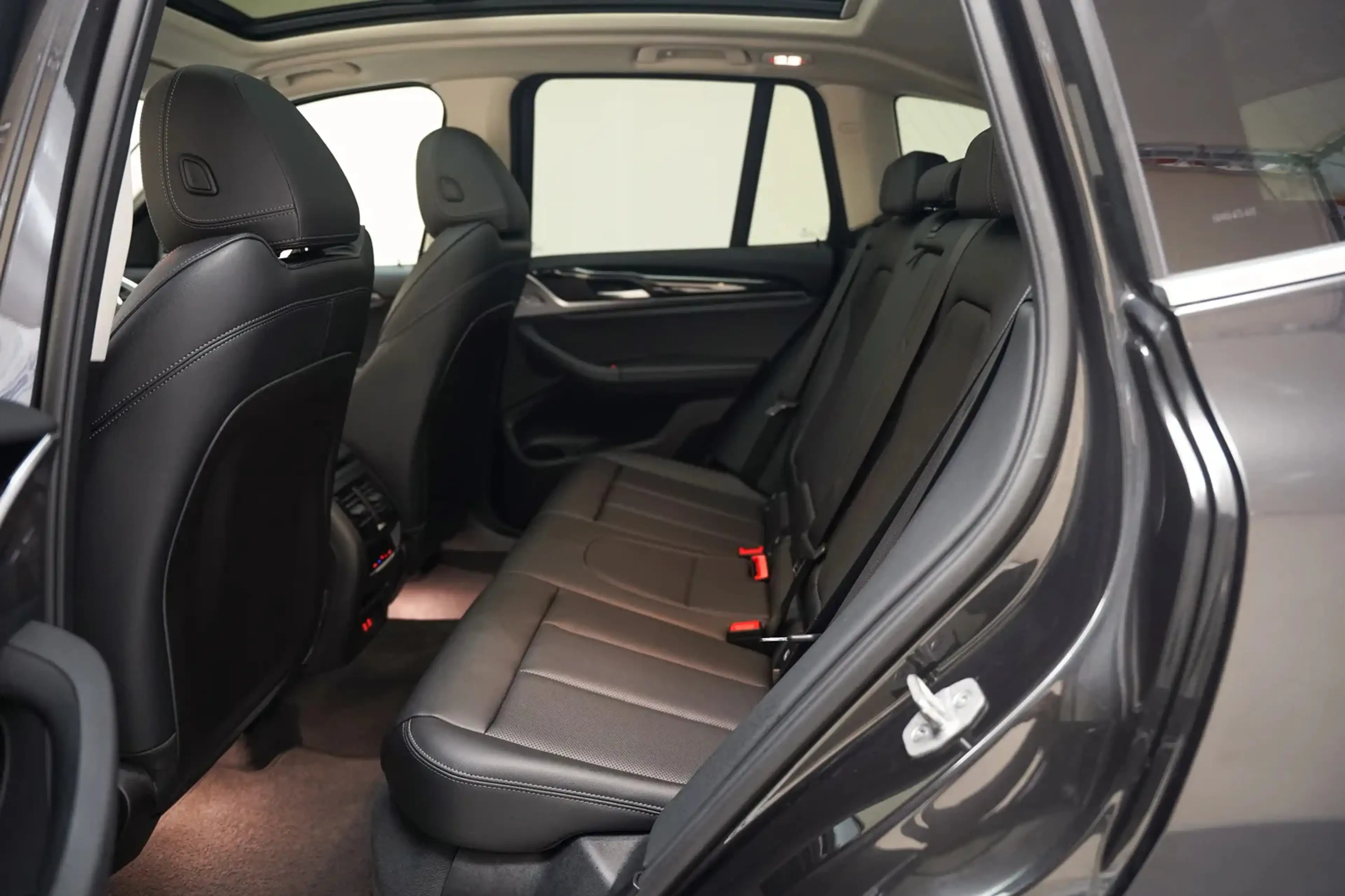 BMW X3 xDrive 30e Business Edition Facelift Aut. [ Panora — photo 11