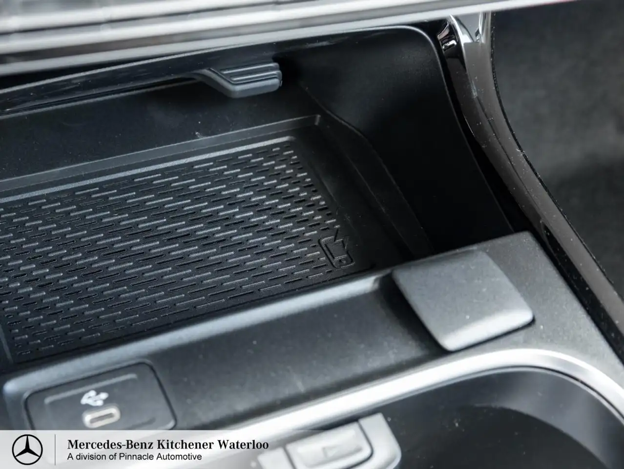 Mercedes-Benz CLA снимка Mercedes-Benz CLA
