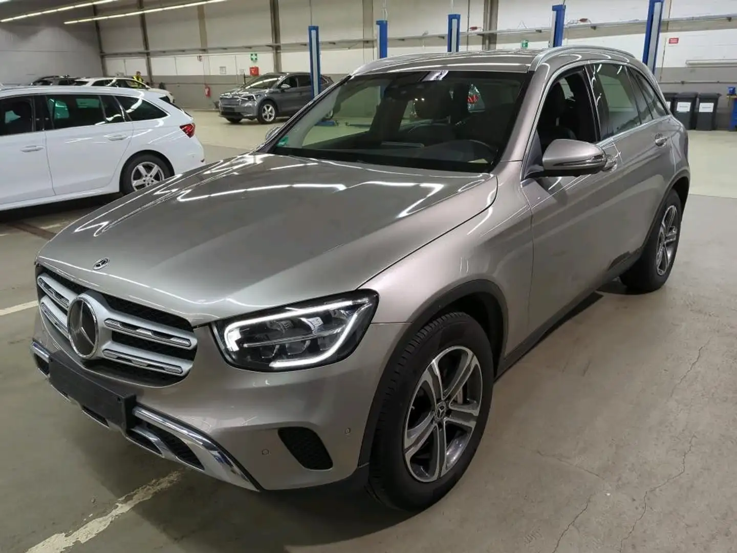 Mercedes-Benz GLC 400 d AMG STHZG*HUD*AHK*Burmest*Distro*Luftf Silber - 1