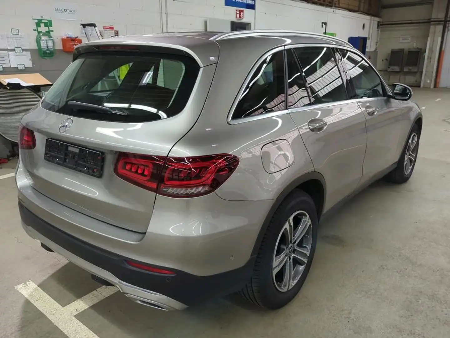 Mercedes-Benz GLC 400 d AMG STHZG*HUD*AHK*Burmest*Distro*Luftf Silber - 2