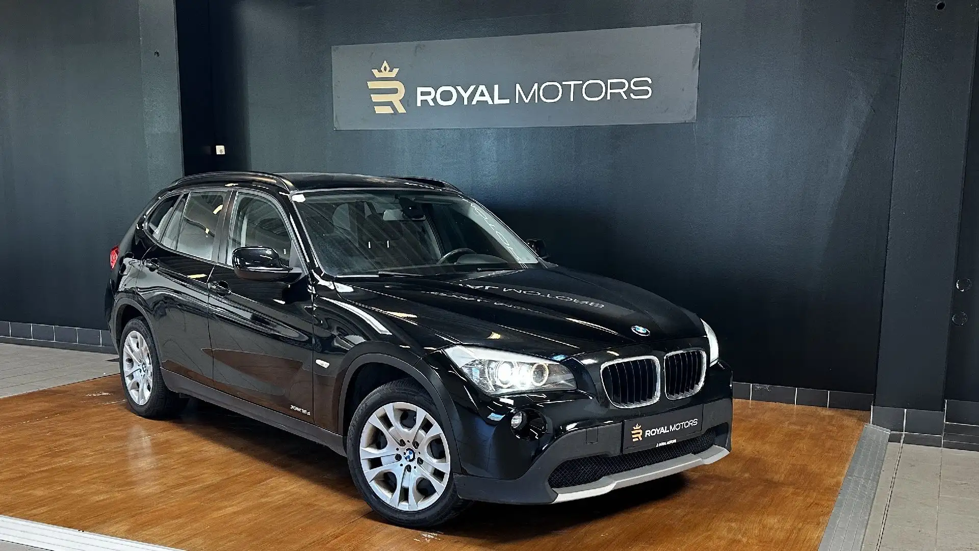 BMW X1 xDrive 18d Schwarz - 1