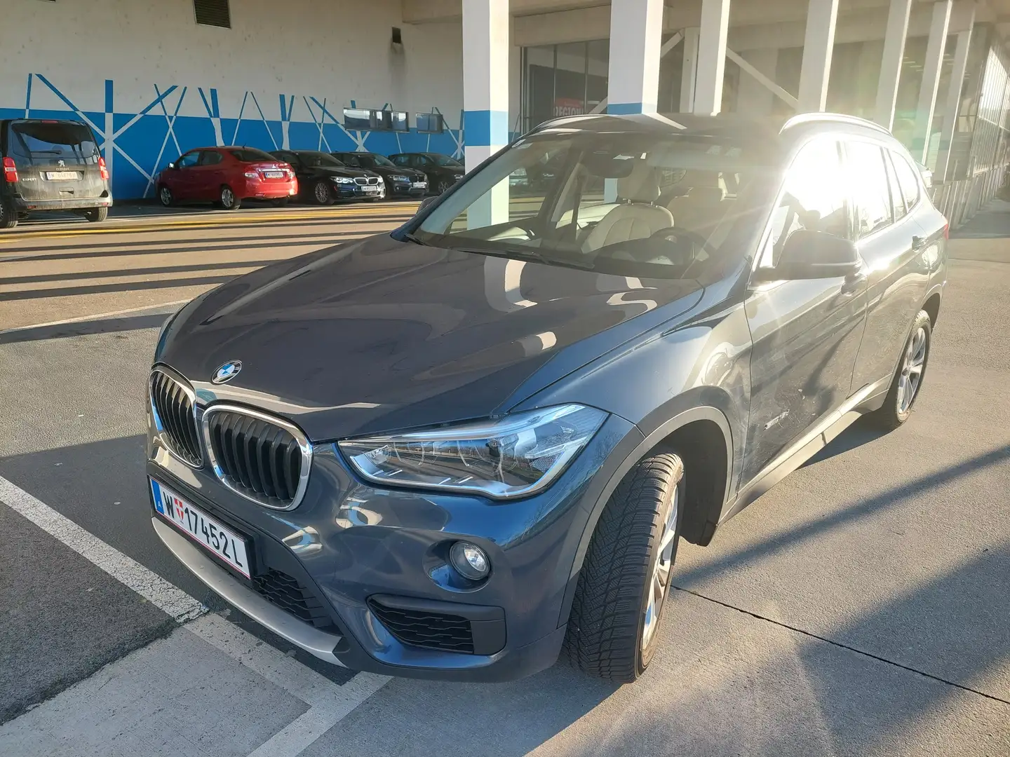 BMW X1 sDrive16d Advantage Grau - 1