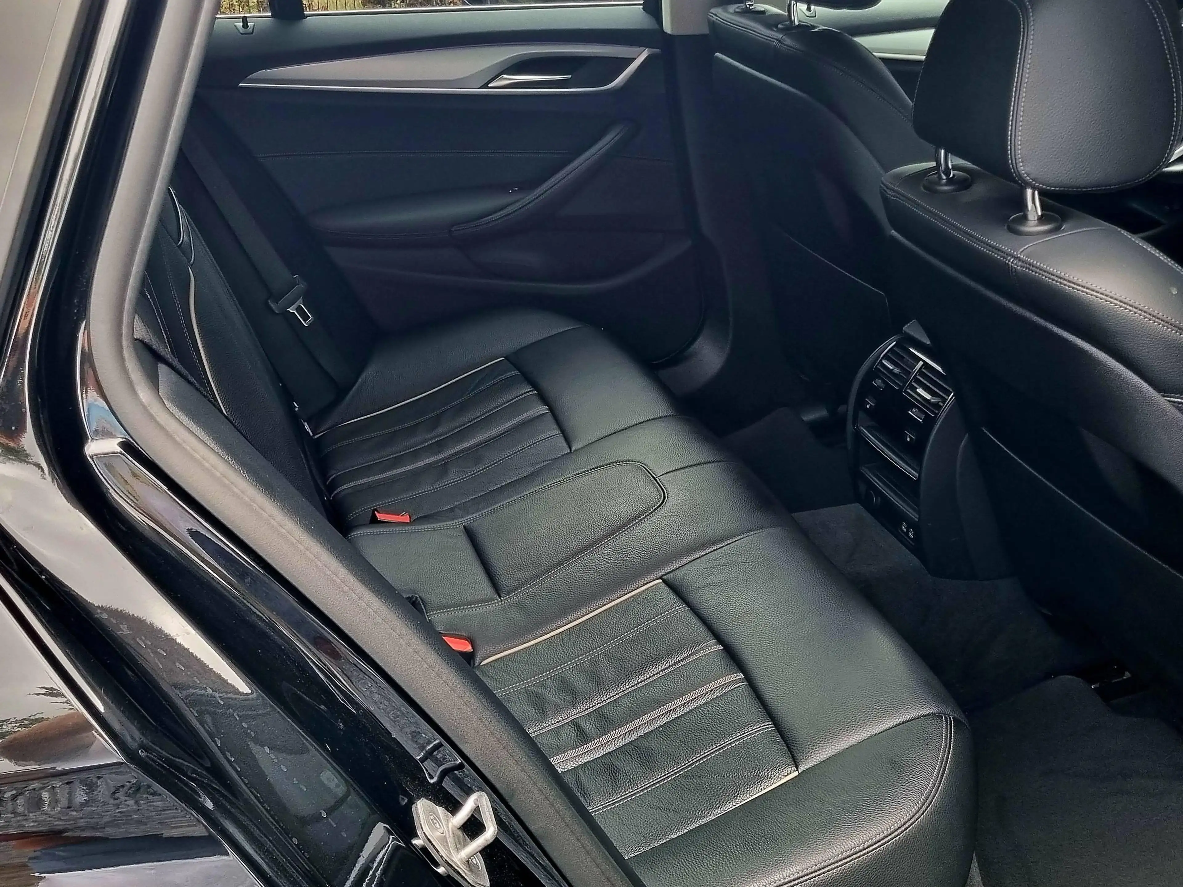 BMW 518 Touring 518 dA MHEV — photo 15
