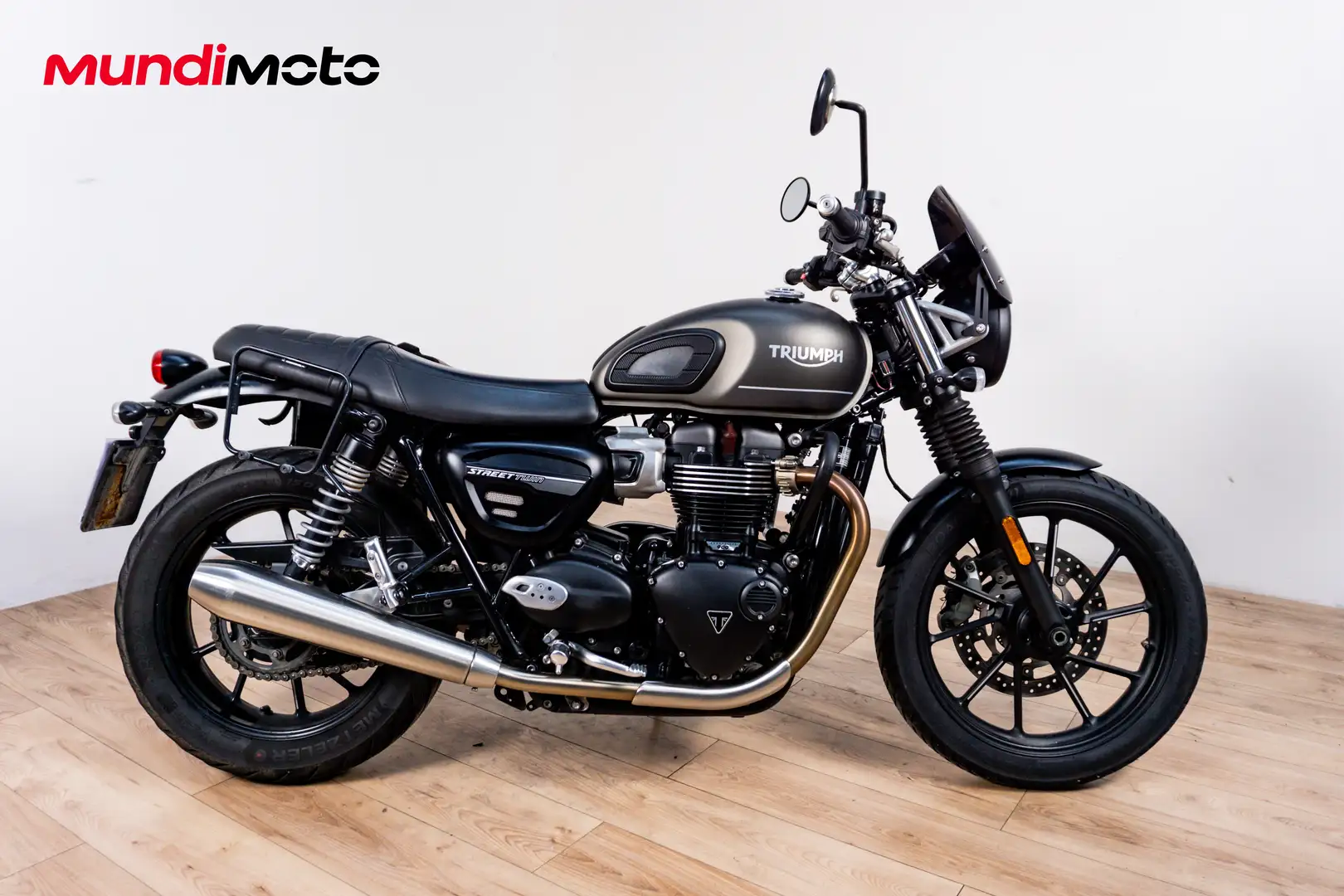 Triumph Street Twin - 1
