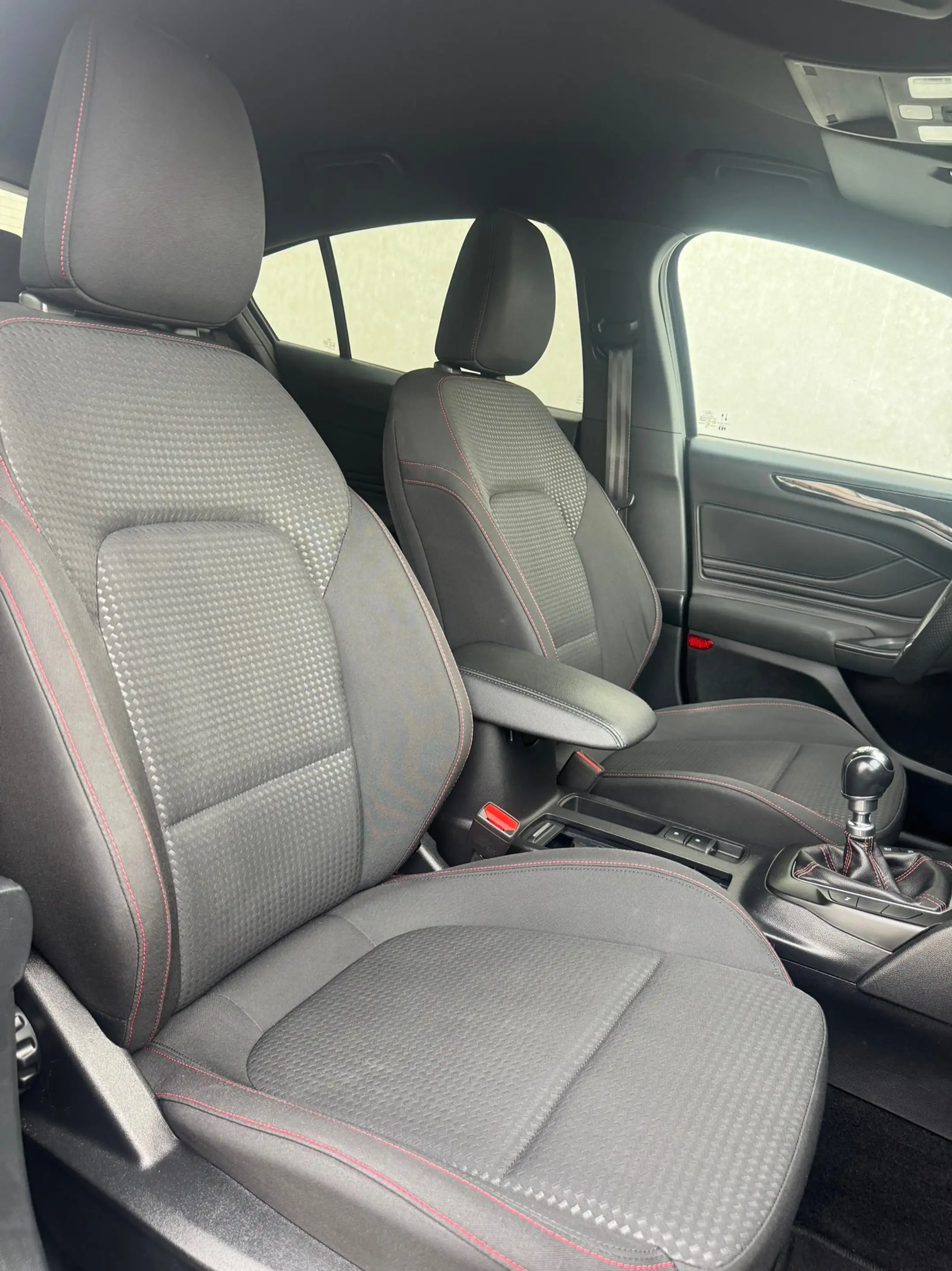Ford Focus 1.0 EcoBoost ST Line Business NAV CRUISE 18 INCH C — photo 25