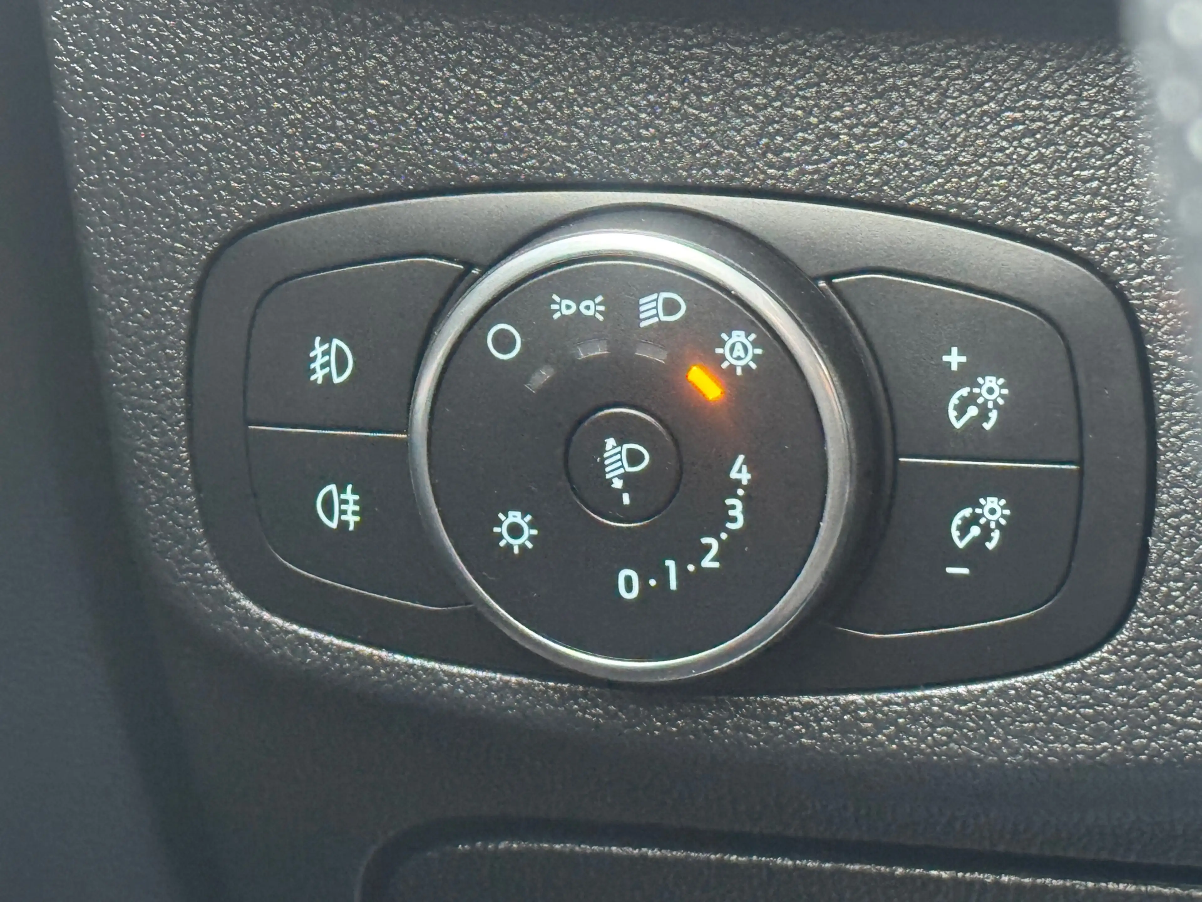 Ford Focus 1.0 EcoBoost ST Line Business NAV CRUISE 18 INCH C — photo 20