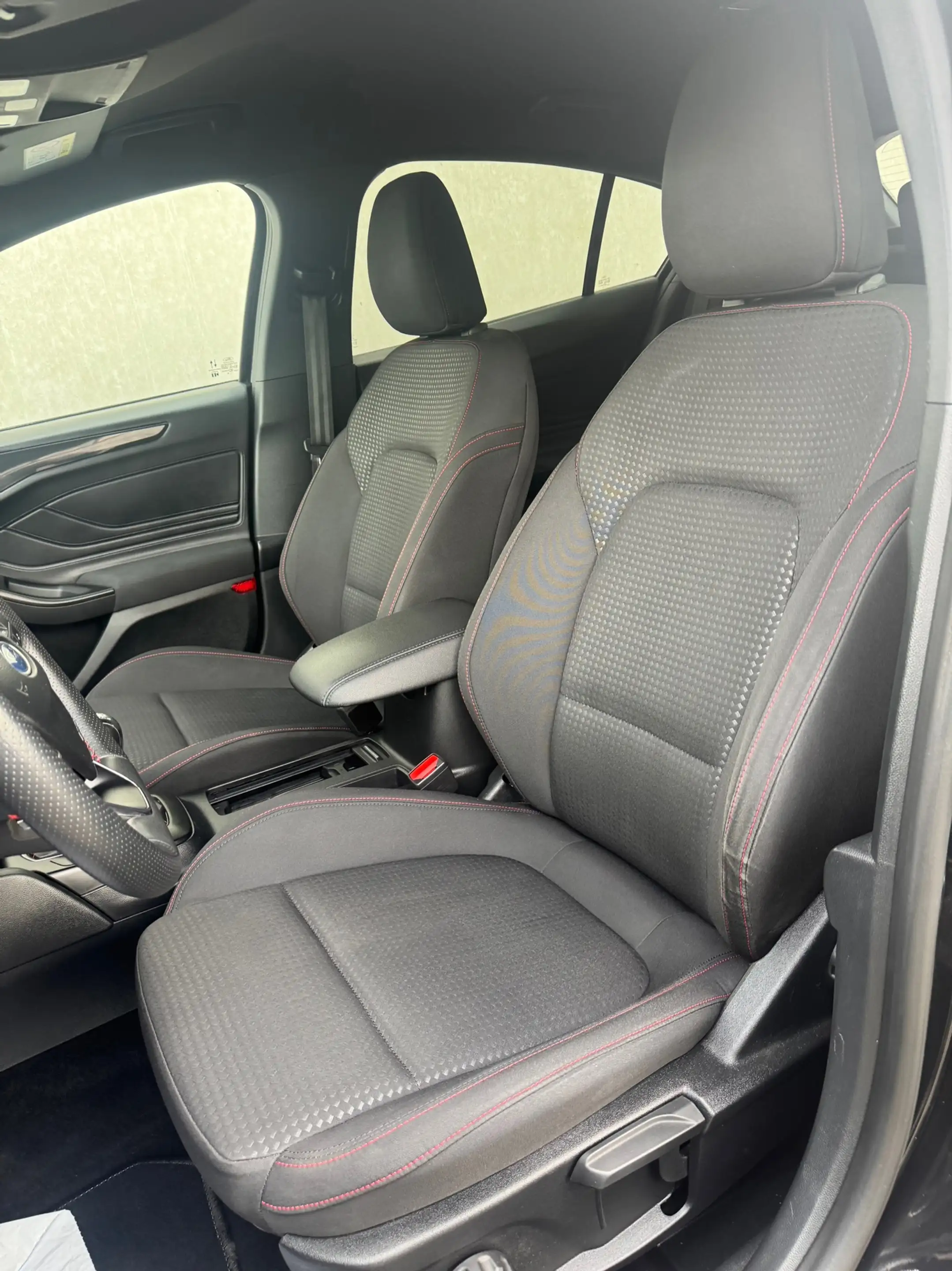 Ford Focus 1.0 EcoBoost ST Line Business NAV CRUISE 18 INCH C — photo 9