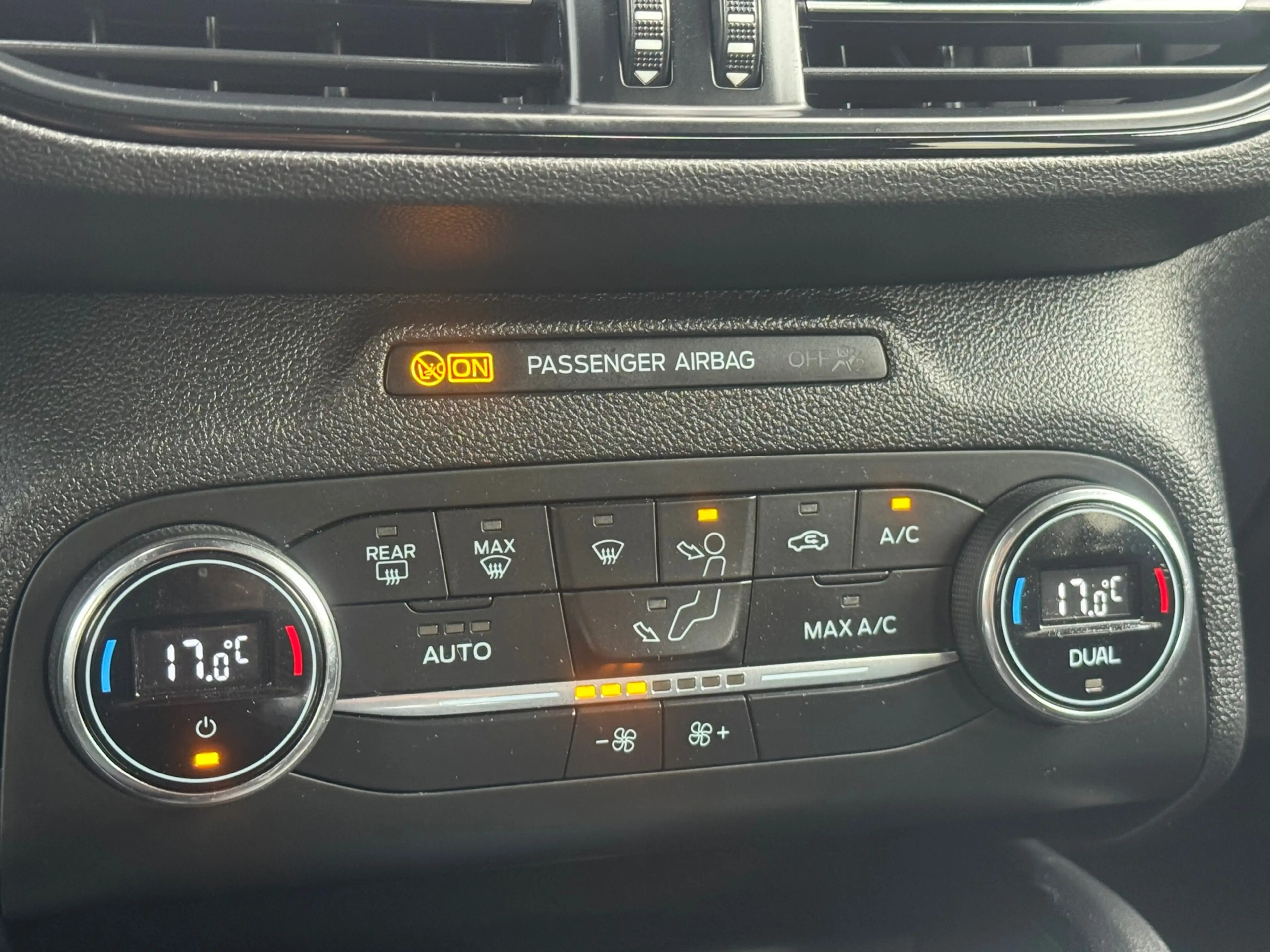 Ford Focus 1.0 EcoBoost ST Line Business NAV CRUISE 18 INCH C — photo 15