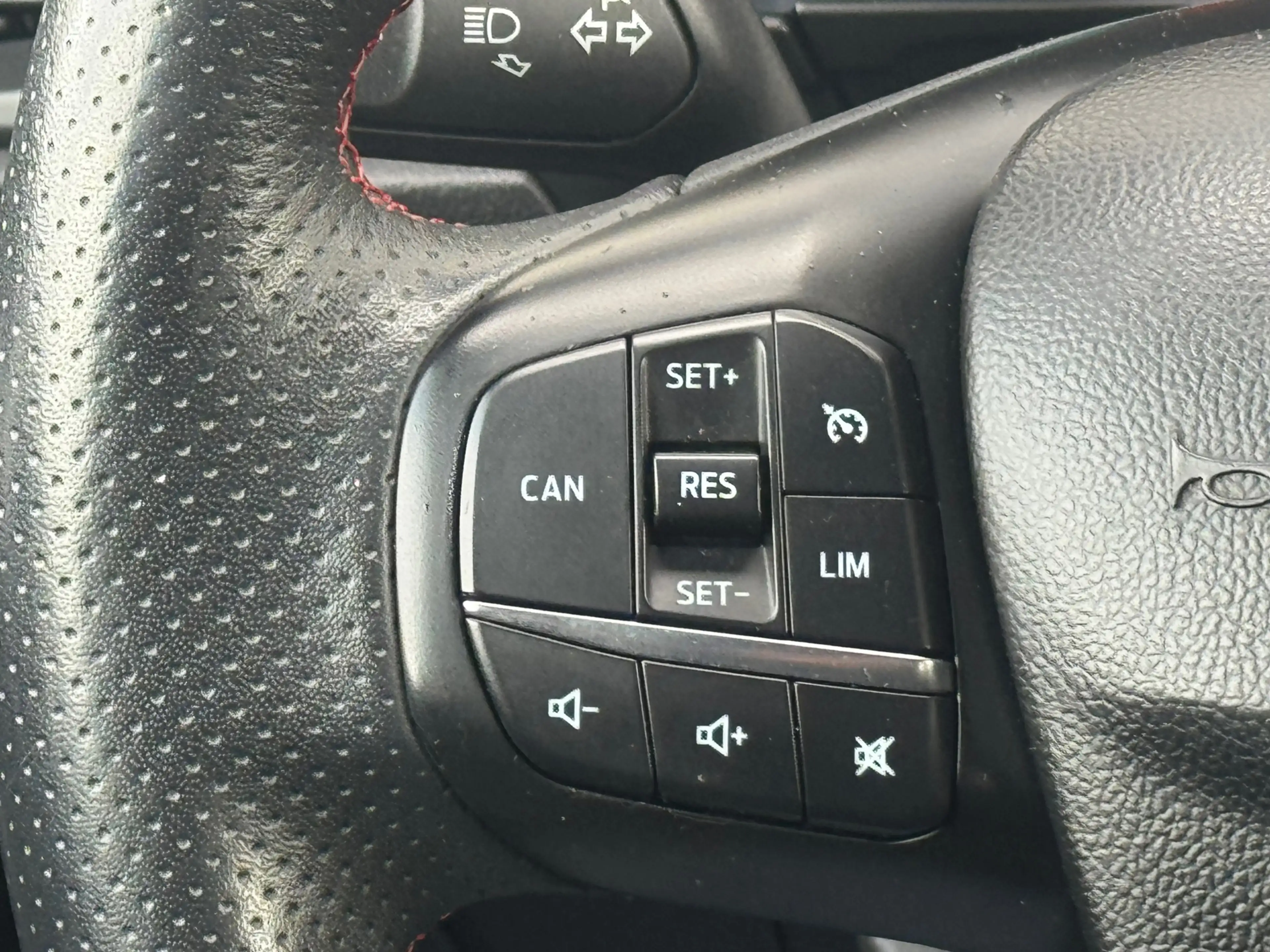 Ford Focus 1.0 EcoBoost ST Line Business NAV CRUISE 18 INCH C — photo 11