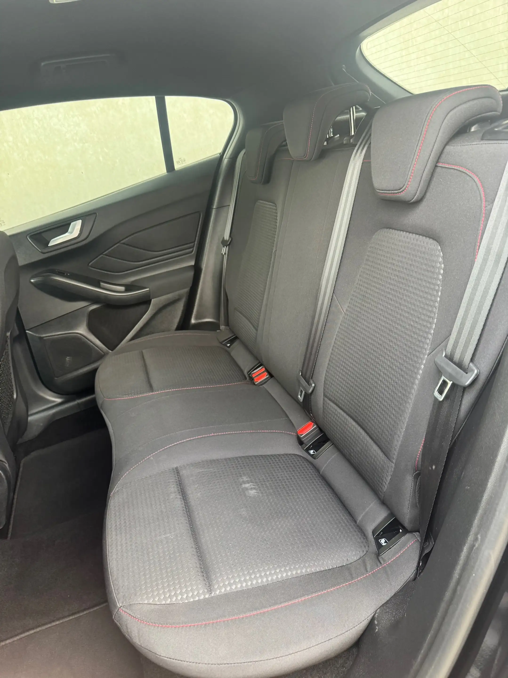Ford Focus 1.0 EcoBoost ST Line Business NAV CRUISE 18 INCH C — photo 10