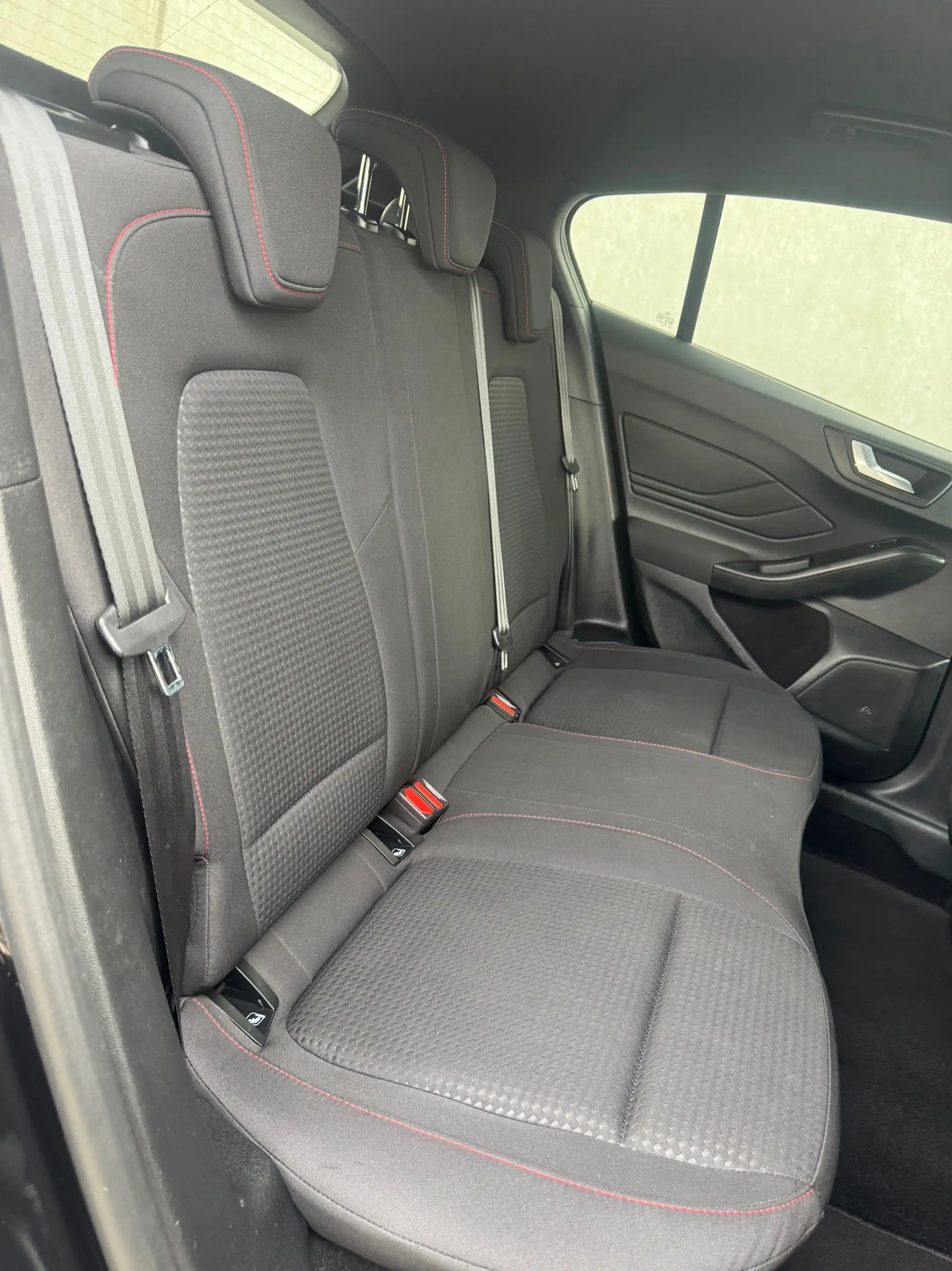 Ford Focus 1.0 EcoBoost ST Line Business NAV CRUISE 18 INCH C — photo 26