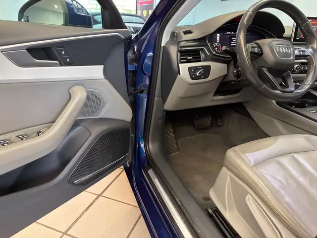 Audi A4 view 11