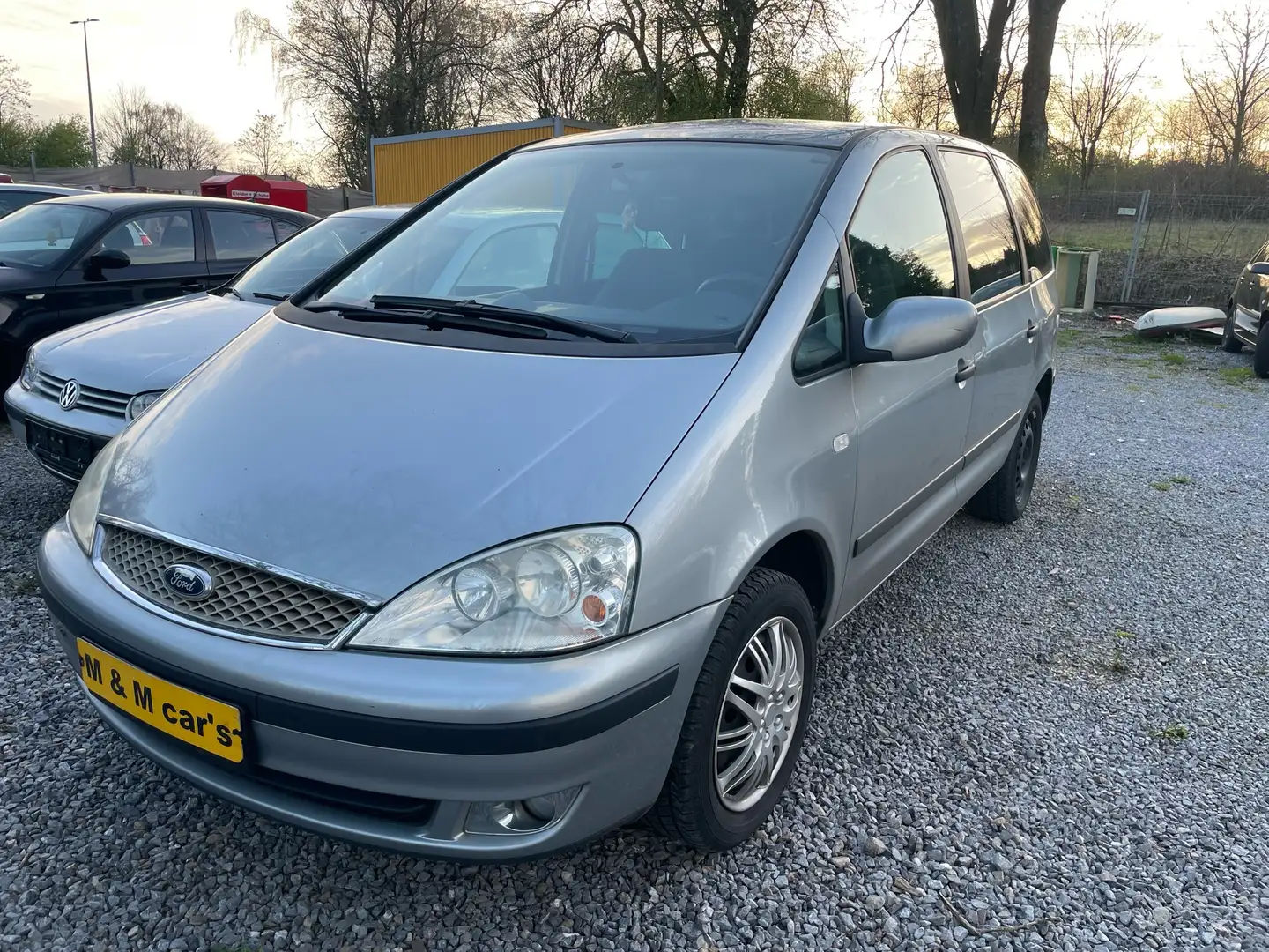 Ford Galaxy 16V Ambiente ÜBER 1J Tüv 7 Sitzer wenig km Grau - 1