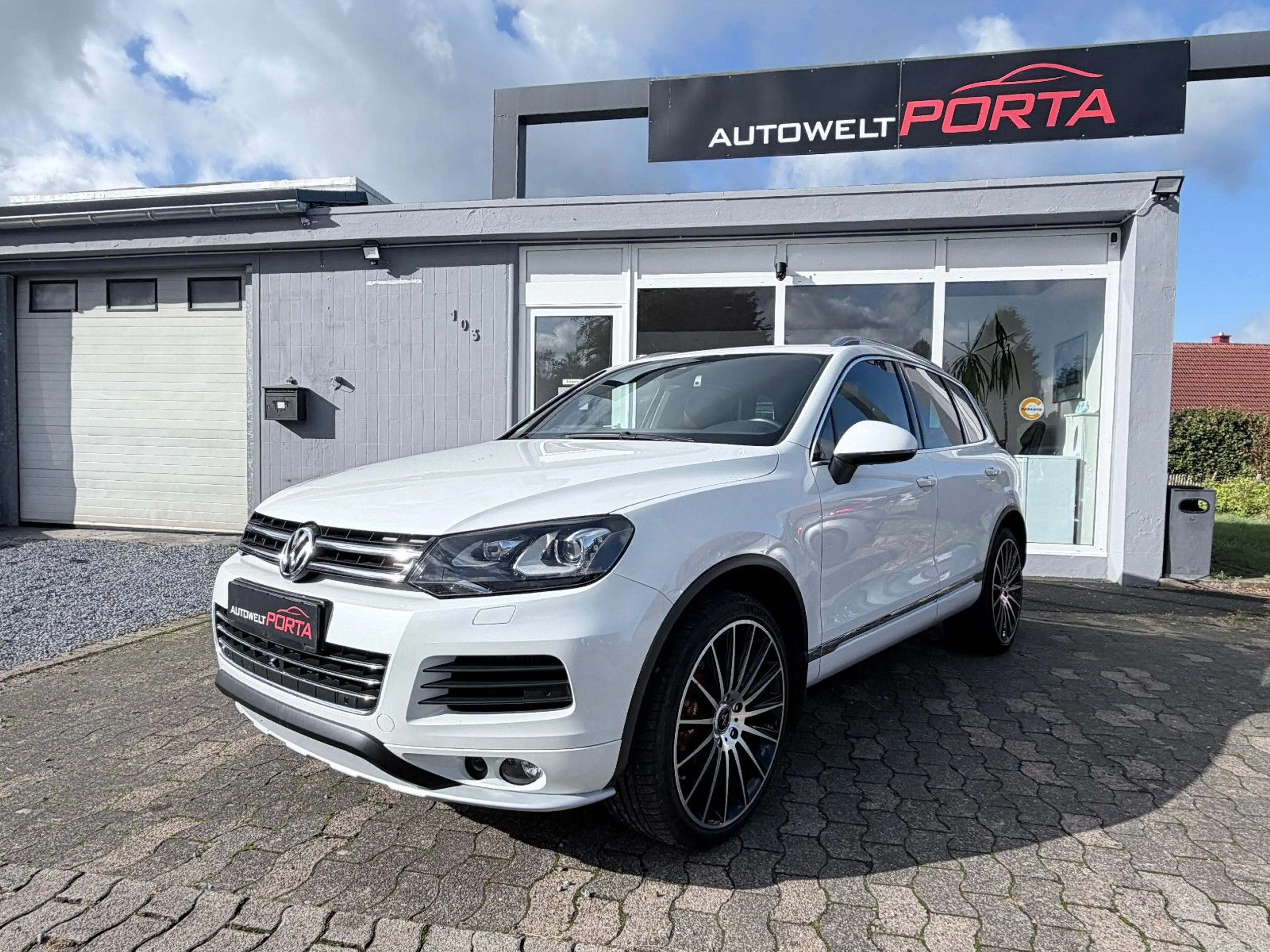 Volkswagen Touareg 4.2 V8 TDI Excl./360/PANO/"22"/AHK — photo 2