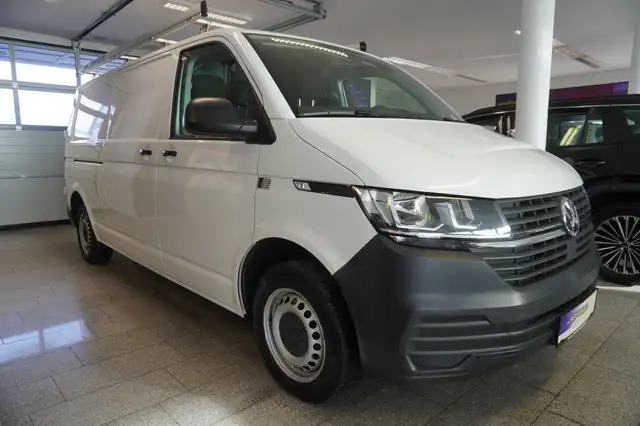 Volkswagen Transporter view 3