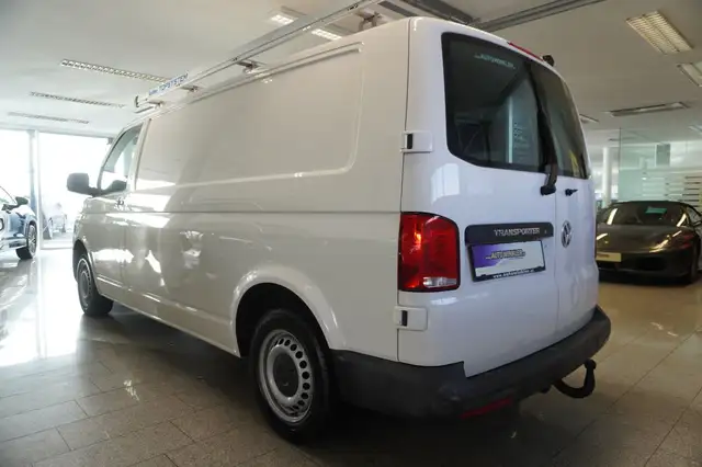 Volkswagen Transporter view 4
