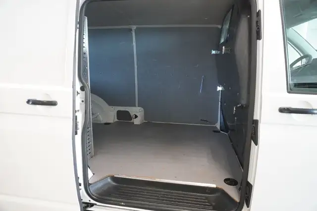 Volkswagen Transporter view 9