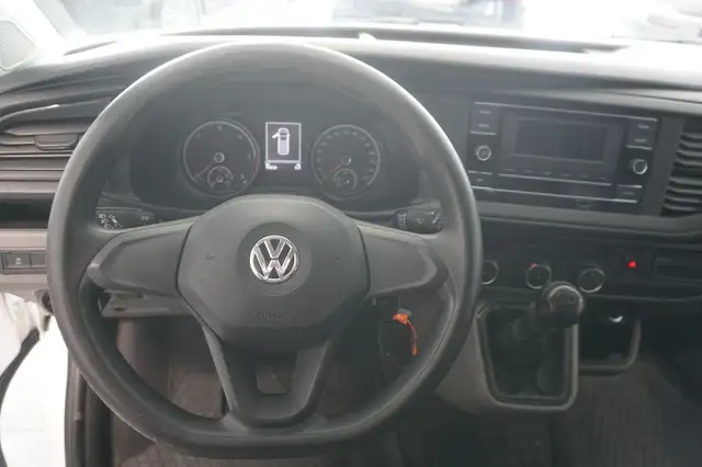 Volkswagen Transporter view 11