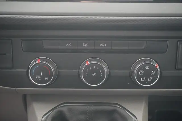 Volkswagen Transporter view 14