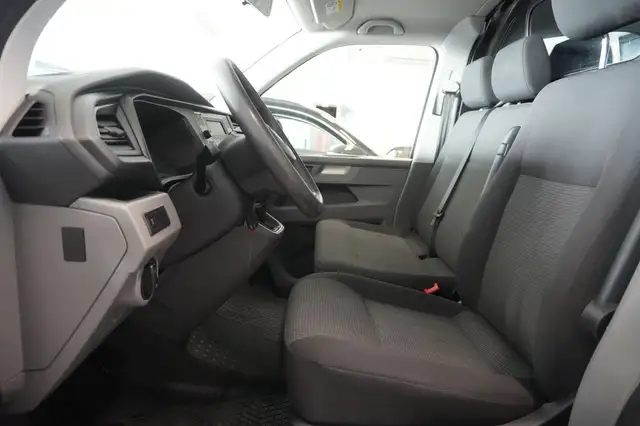 Volkswagen Transporter view 8