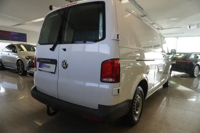 Volkswagen Transporter view 5