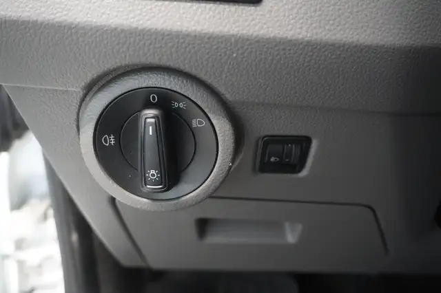 Volkswagen Transporter view 12