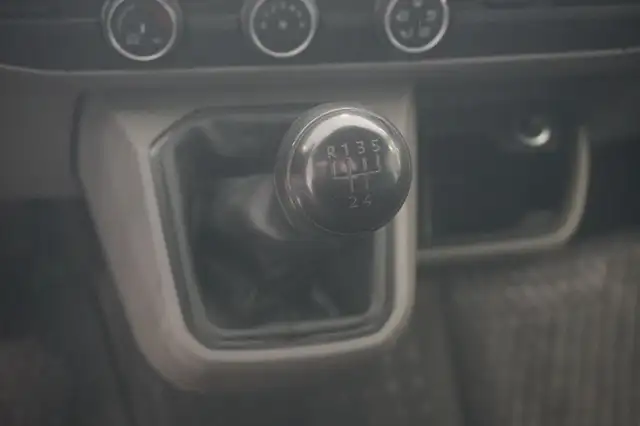 Volkswagen Transporter view 15