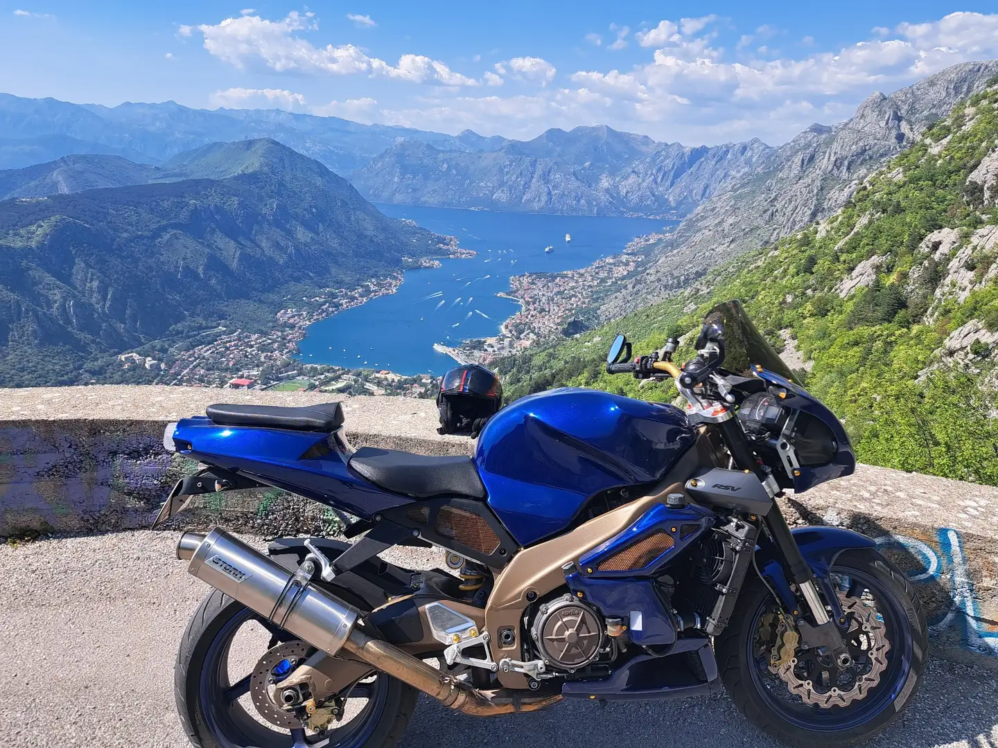 Aprilia Tuono Blue - 1