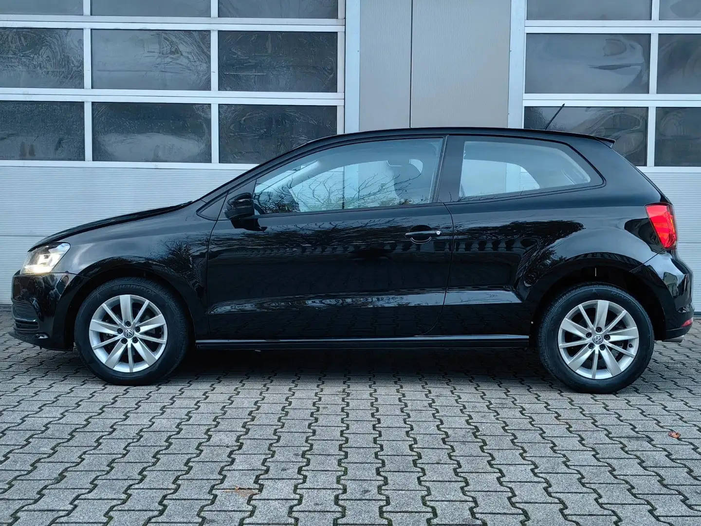 Volkswagen Polo V 1Hd|LED|NAVI|KLIMA|PDC|TEMPOMAT|TÜV NEU Schwarz - 2