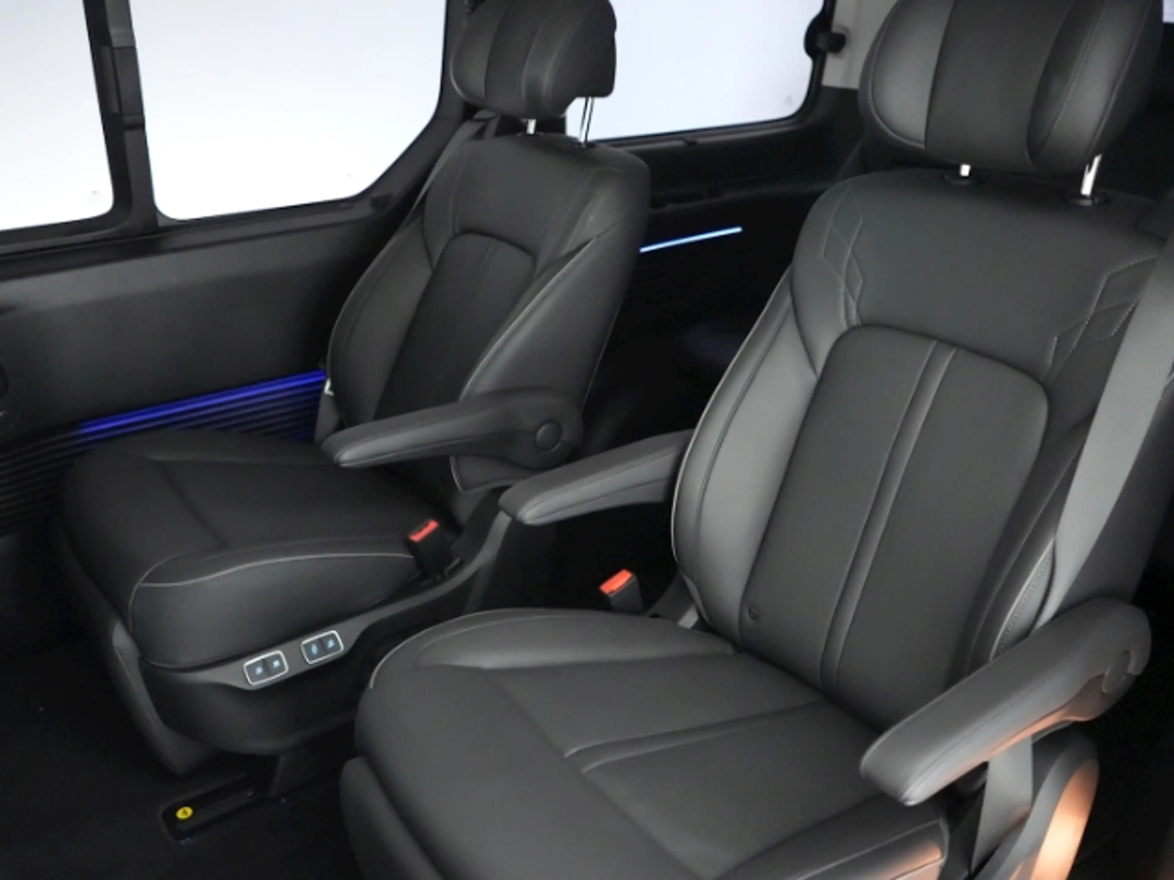 Hyundai STARIA HEV SIGNATURE AT 7-SITZER+VOLL LED+NAVI+360 GRAD K — photo 12