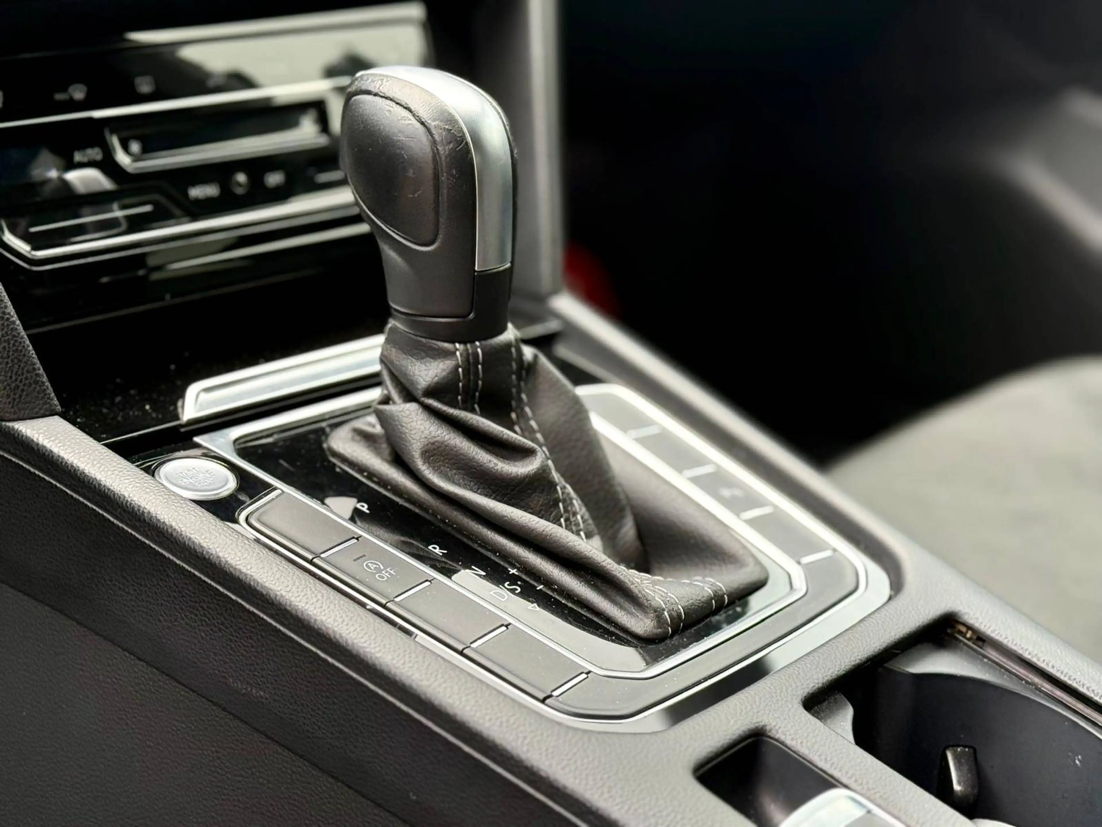 Volkswagen Arteon 2.0 TDi SCR R-LINE DSG COCKPIT CARPLAY GPS CAMERA — photo 12