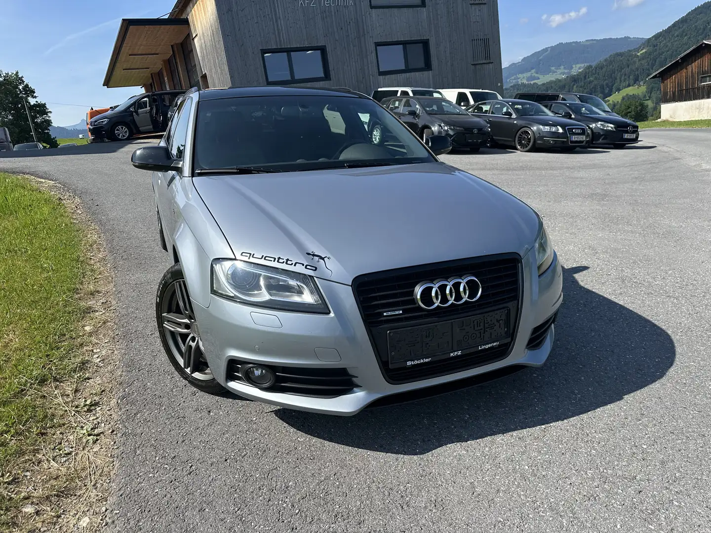 Audi A3 2.0 TFSI S line Sportpaket plus quattro*8-fach Alu Grau - 2