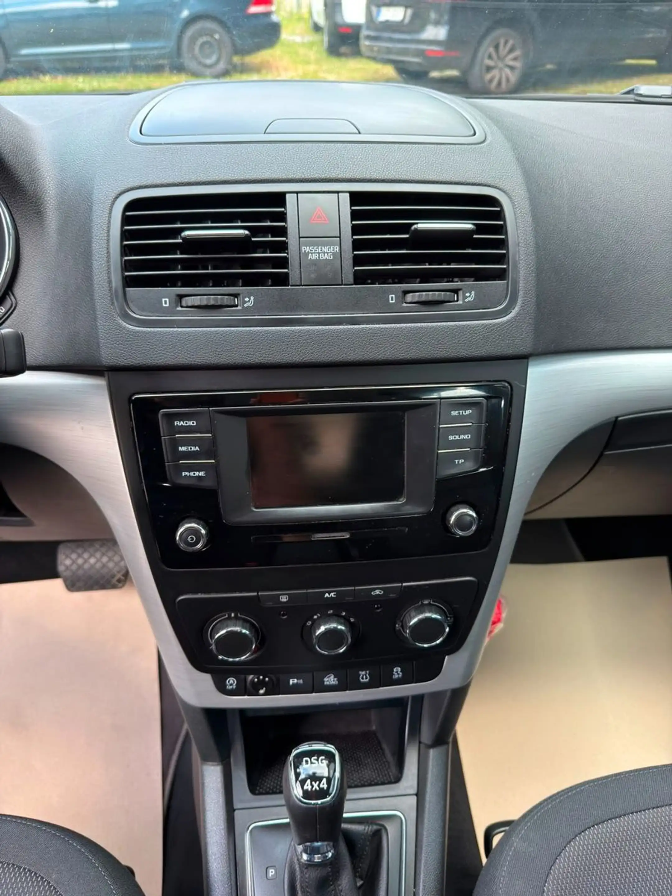 Skoda Yeti 2.0 TDI DSG Ambition Outdoor 4x4*1.Hand — photo 4