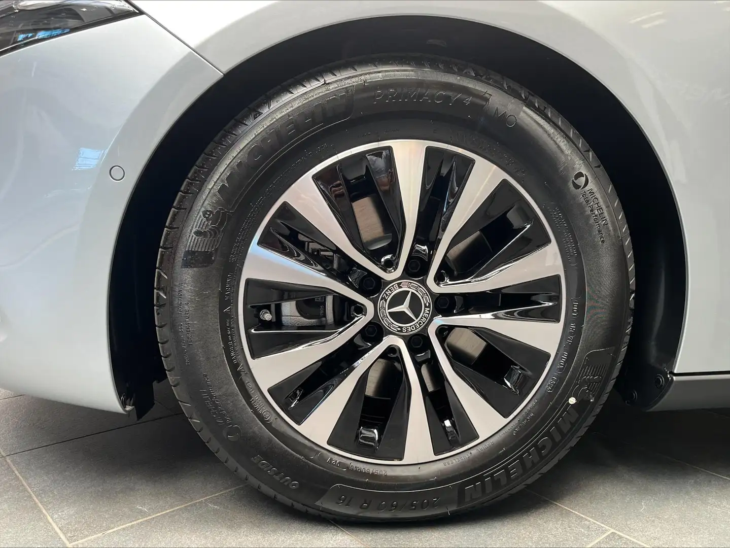 Mercedes-Benz A 180 A Essential Line Argent - 2