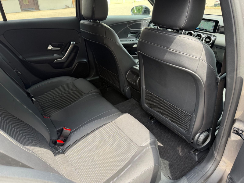 Mercedes-Benz A 180 *Night-Paket,Leder,Kamera,MBUX* — photo 9