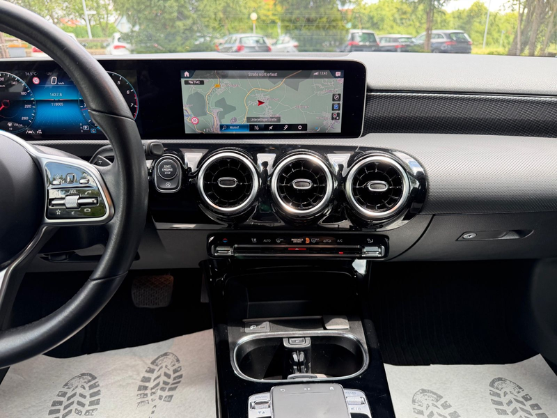 Mercedes-Benz A 180 *Night-Paket,Leder,Kamera,MBUX* — photo 12