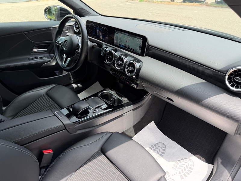 Mercedes-Benz A 180 *Night-Paket,Leder,Kamera,MBUX* — photo 10