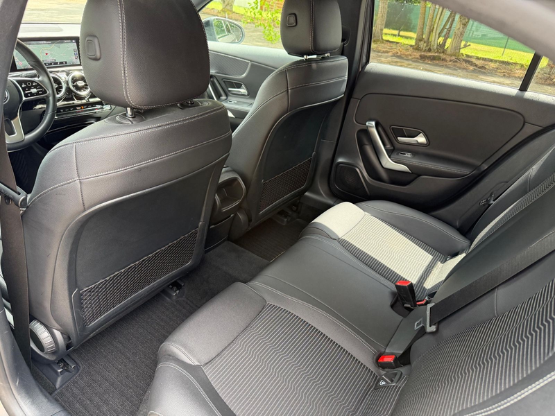 Mercedes-Benz A 180 *Night-Paket,Leder,Kamera,MBUX* — photo 8