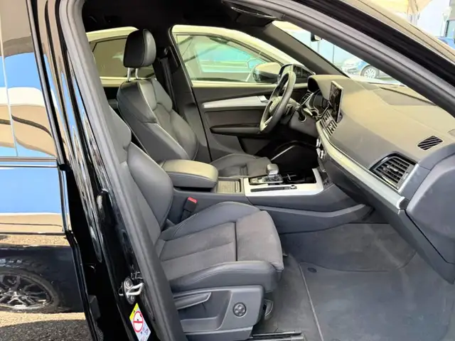 Audi Q5 view 12