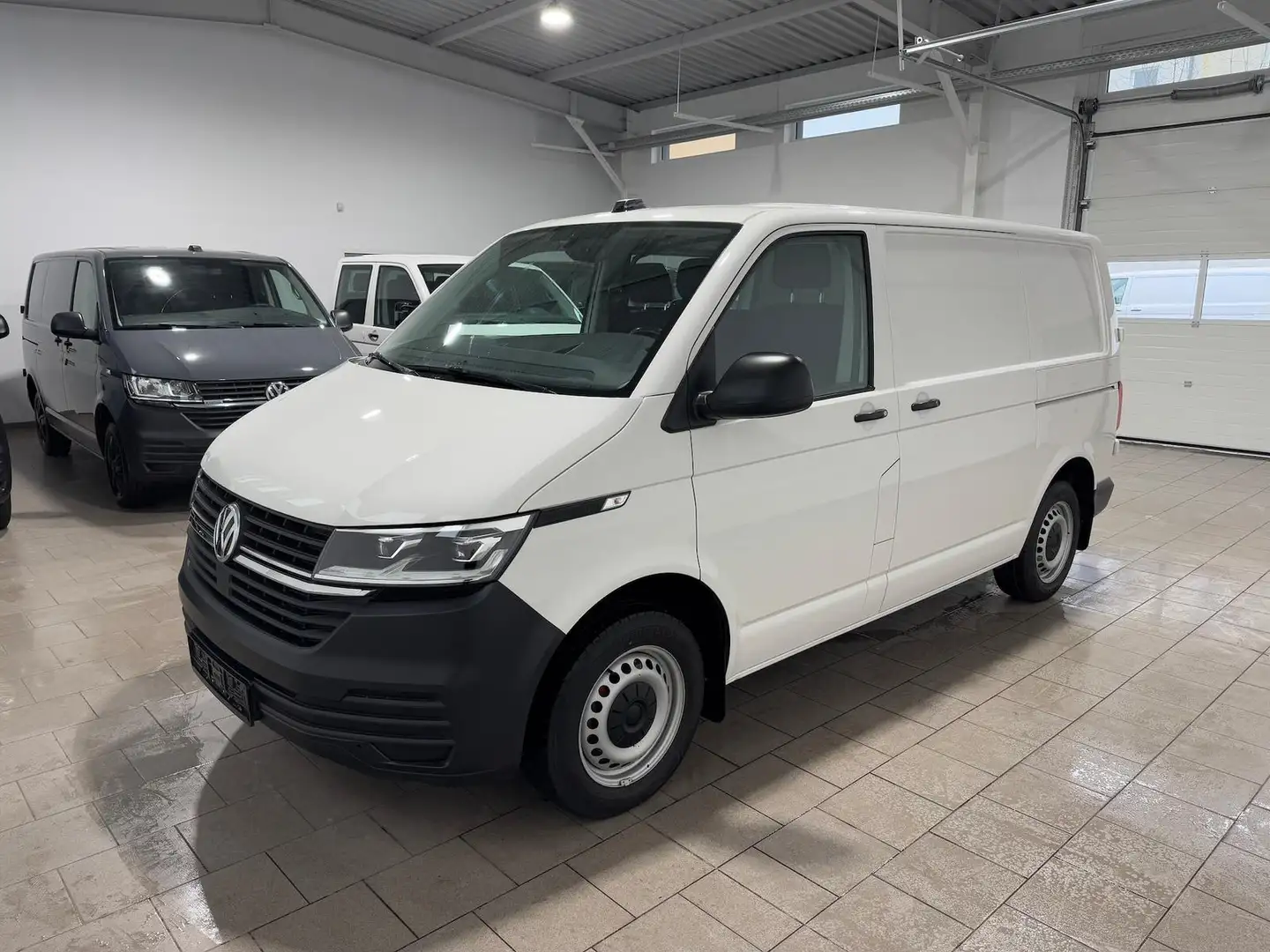Volkswagen T6.1 Transporter T6.1 Kasten,4 Motion,kurz,Klima,AHK,2 Schiebet. Weiß - 1